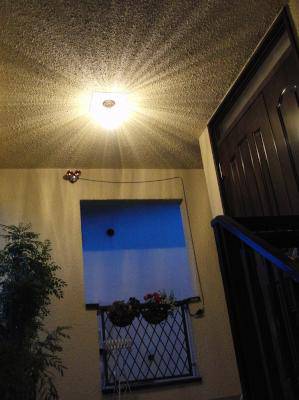 玄関の外灯としてアンティーク風の天井灯EF393+106E/SAT