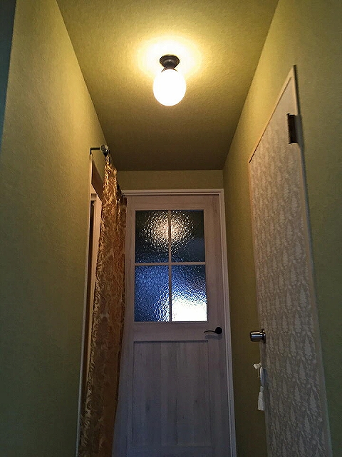 玄関に天井灯106/MAT-PB393/Zを設置した実例