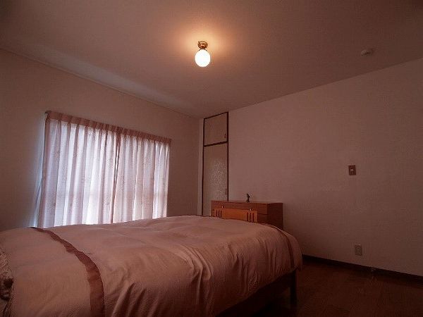 寝室 ベッドルームのおしゃれでシックな照明の選び方 コンコルディア照明